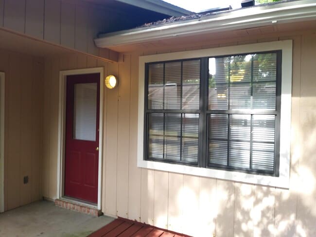 Building Photo - 1602 Carolwood Ct