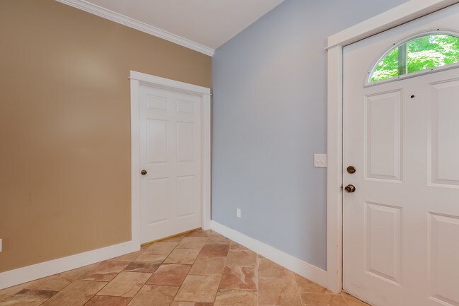 Building Photo - 422 Cadwell Ave NW