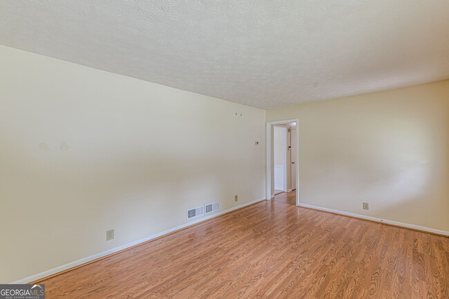 Building Photo - 828 Sheppard Way