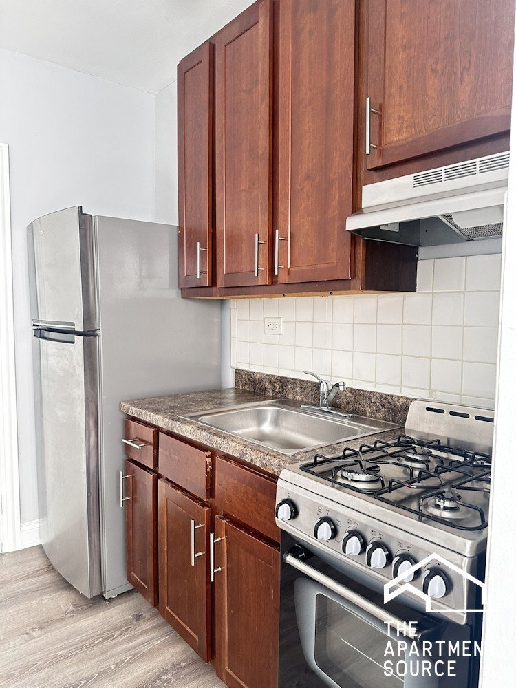 Building Photo - 4758 N Maplewood Ave