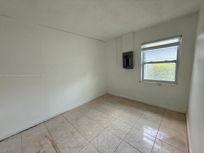 Building Photo - 1592 NW 7th Terrace