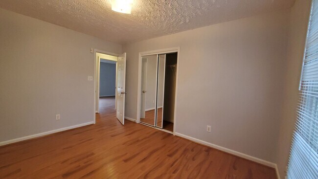 Building Photo - 2823 Franzia Dr