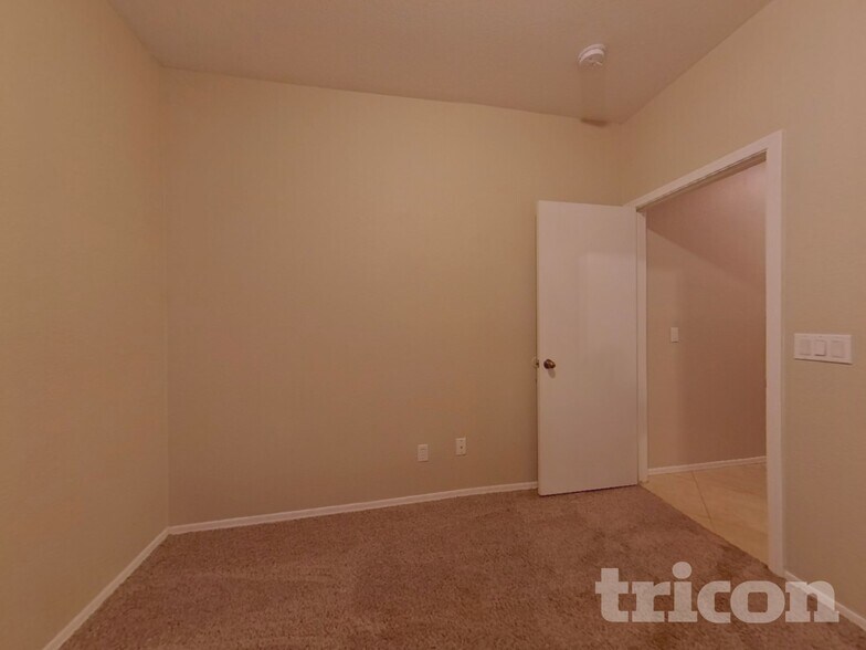 Building Photo - 735 S Bedford Dr