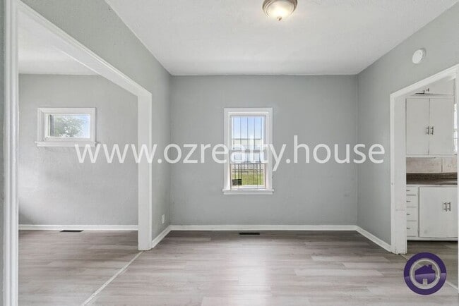 Building Photo - 207 Pulaski St