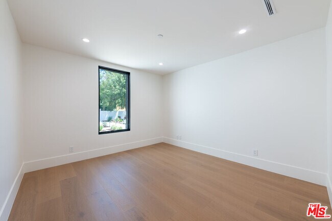 Building Photo - 23346 Calvert St