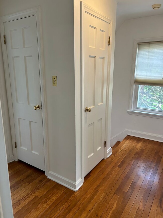 Building Photo - Spacious Colonial For Rent in Lyndhurst