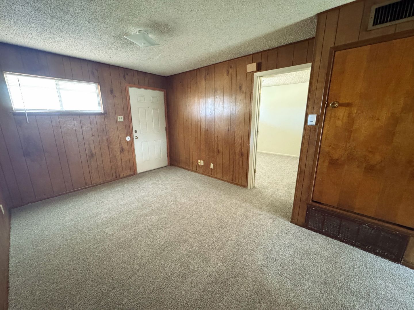 Building Photo - 806 Safady Ave