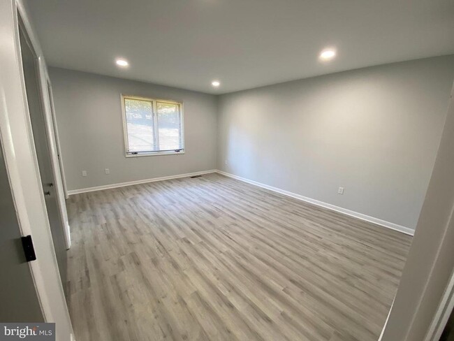 Building Photo - 117 Foxfire Dr