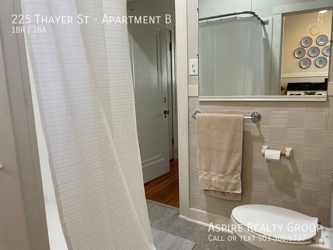 Building Photo - Charming, Furnished, Studio Apartment in C...