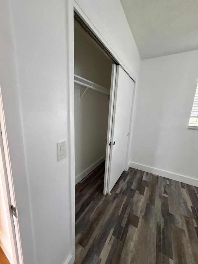 Building Photo - 2 BEDROOMS 1 BATHROOM IN AREA OF RIVERLAND