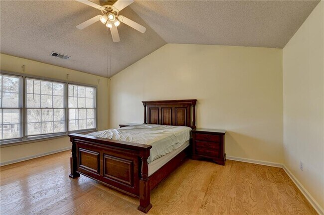 Building Photo - 435 Leasingham Way