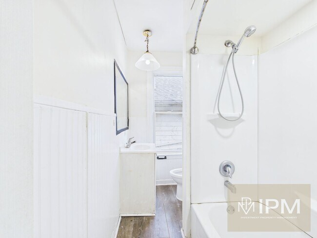 Building Photo - RENT SPECIAL! 1/2 FIRST MONTHS RENT IF DEPOSIT PLACED BY 3/31!