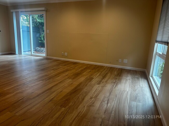 Building Photo - 2 Bedroom Condo