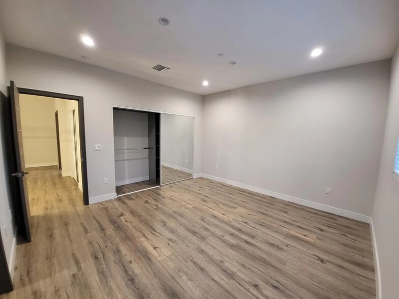 Building Photo - 10934 Nettleton St
