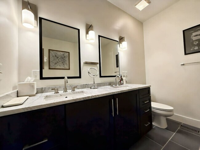 Building Photo - 1408 Pleasant St