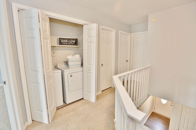 Building Photo - Beautifully Updated Townhome In Ocean Lake...