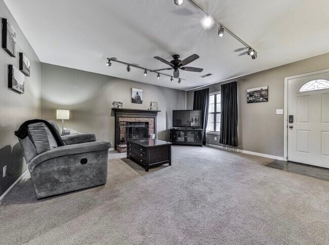 Building Photo - 4925 Farmstead Ct NE