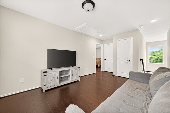 Building Photo - 5134 Aedan Oak St