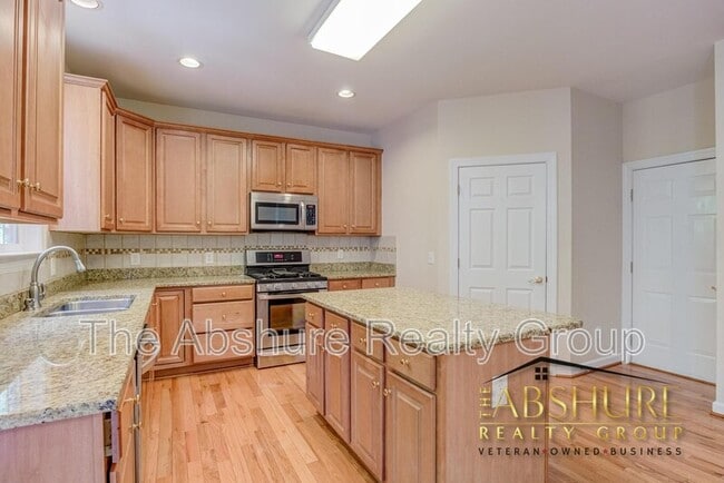 Building Photo - 1410 Fairfax Woods Dr