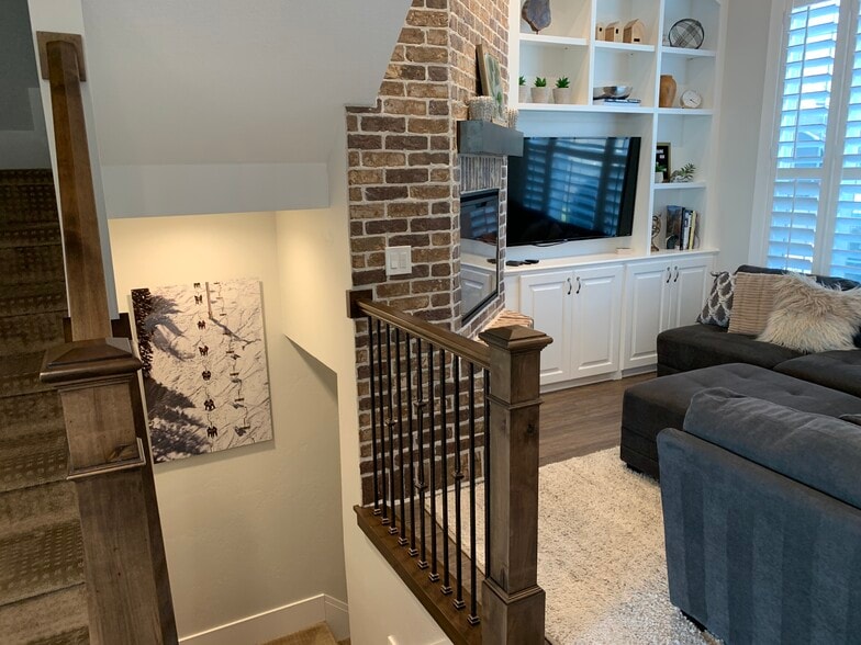 Building Photo - 991 E Senior Band Rd