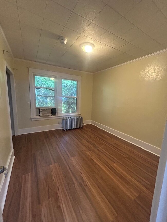Building Photo - Charming 3-Bed, 1-Bath Home on Gill Street...