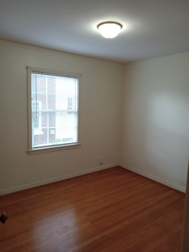 Building Photo - 2125 Village Dr