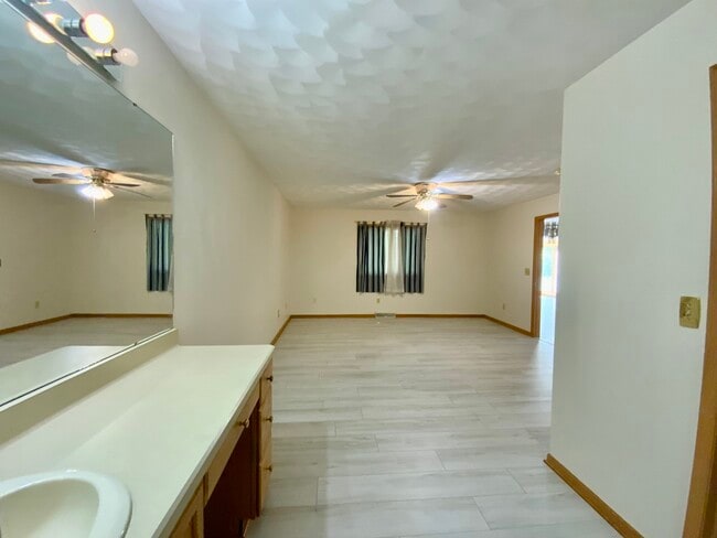 Building Photo - 3121 Carefree Dr