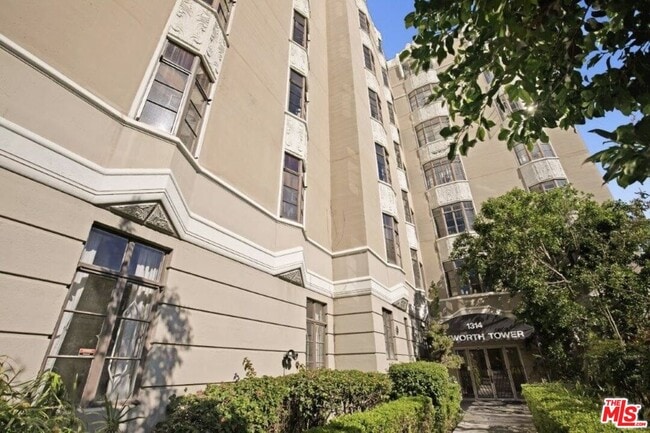 Building Photo - 1314 N HAYWORTH Ave