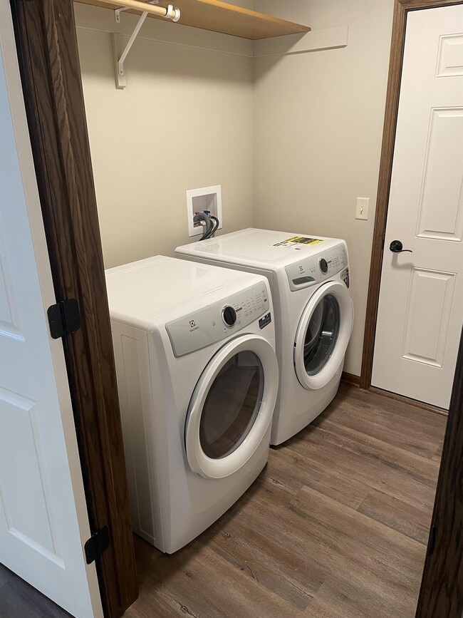 Building Photo - 1400 Cedar Cv Rd