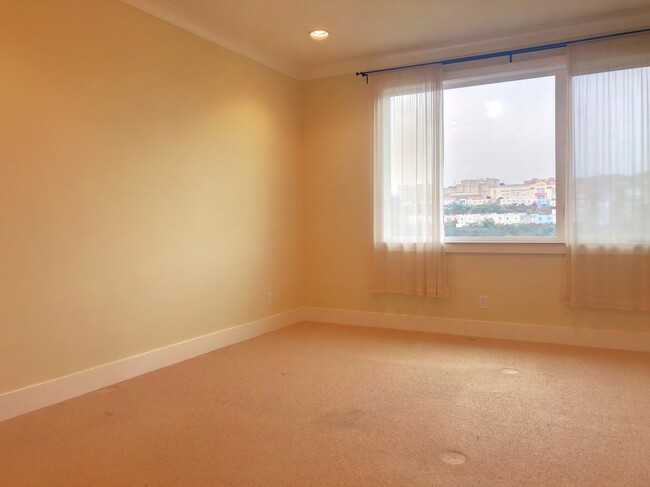 Building Photo - Tri-Level 3 Bed, 3 Bath Bernal Heights Tow...