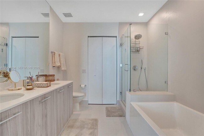 Building Photo - 501 NE 31st St