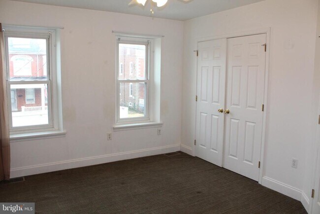 Building Photo - 618 E Philadelphia Ave
