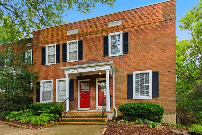 Building Photo - Elegant End-Unit Fairlington Villages Townhome with Private Balcony & Exceptional Community Ameni...