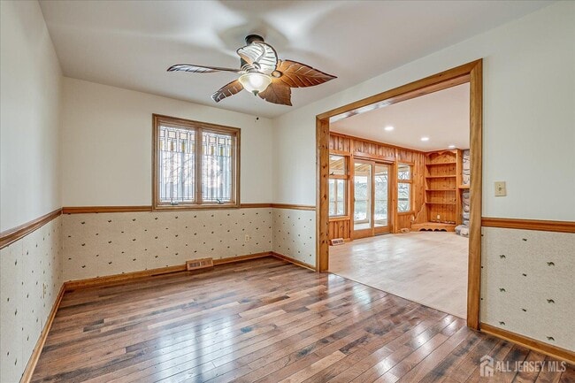 Building Photo - 23 Cardownie St