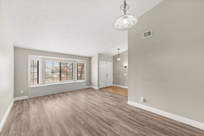 Building Photo - Beautiful large corner lot