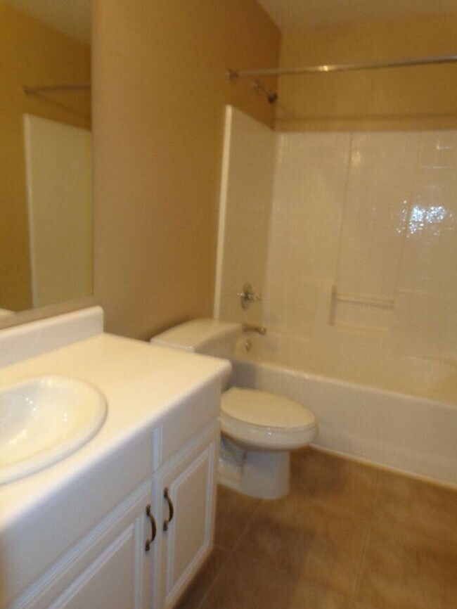 Building Photo - 3 bedroom 2.5 Bath in East Mesa