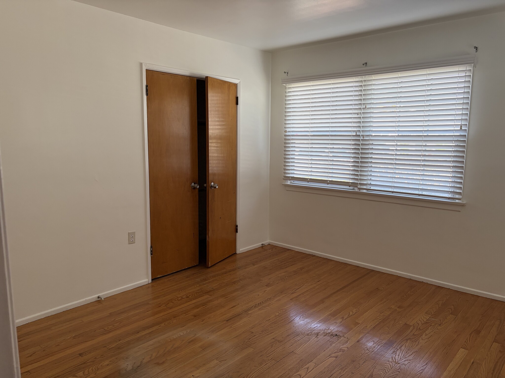 Building Photo - 7129 Lotus Ave
