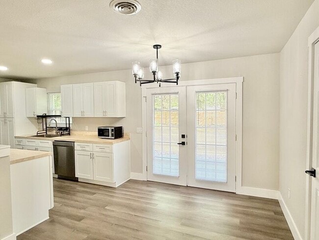 Building Photo - 6509 Julia Dr