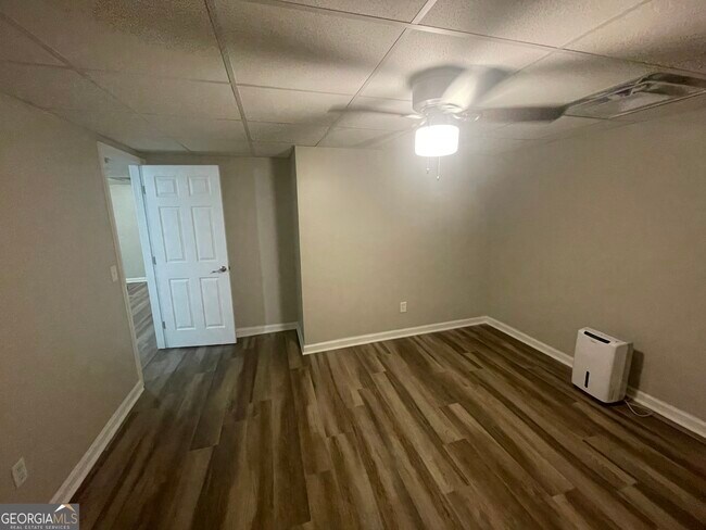 Building Photo - 310 Harris Manor Dr SW
