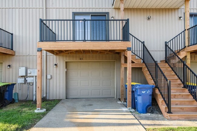 Building Photo - Beautiful Townhouse in Smithville!! 2BR/1.5BA  Move In Ready