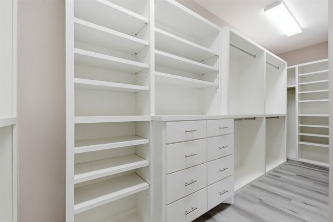 Building Photo - 6426 Portuguese Bend Dr