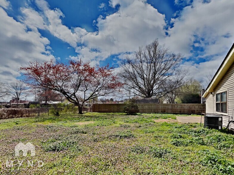 Building Photo - 2696 Dromedary Dr