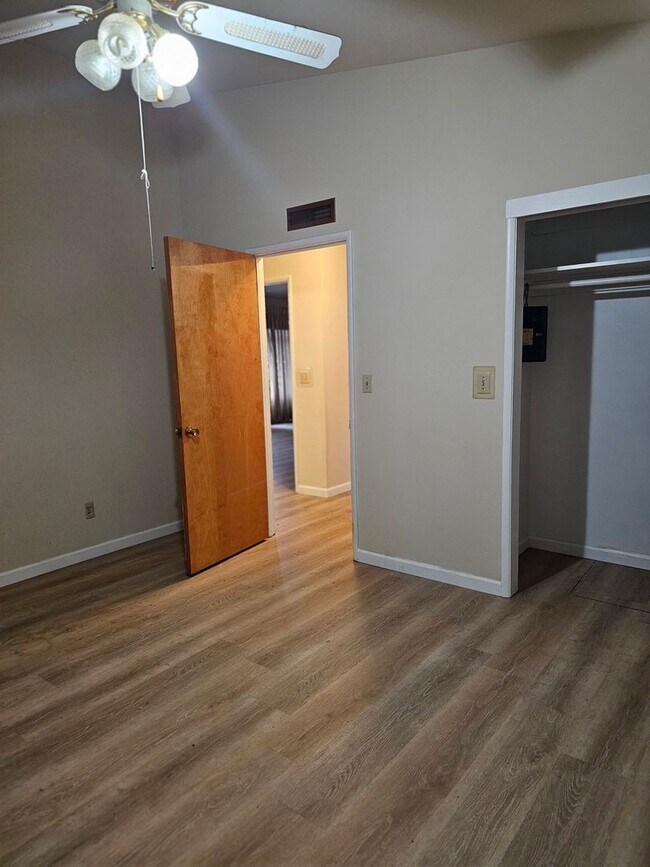 Building Photo - 11597 S Academy Ave