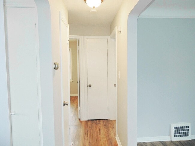 Building Photo - 106 Cowles Ave