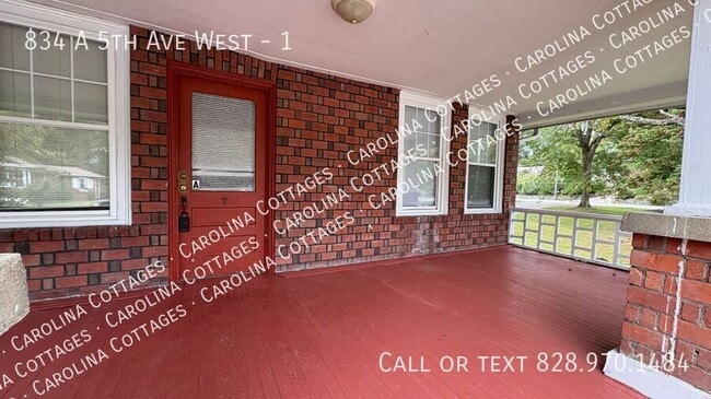 Building Photo - 834 5th Ave W