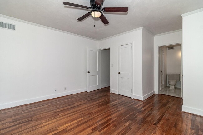 Building Photo - 2113 Cresswell Dr