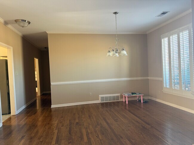 Building Photo - 481 Glenogle Ln