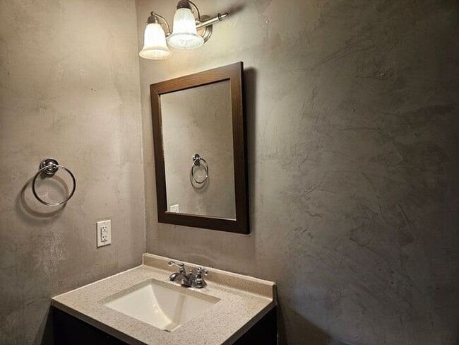 Building Photo - Harbison !!!