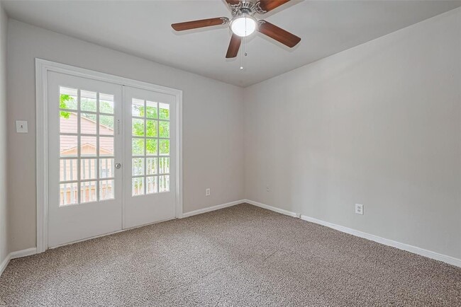 Building Photo - 10815 Creektree Dr