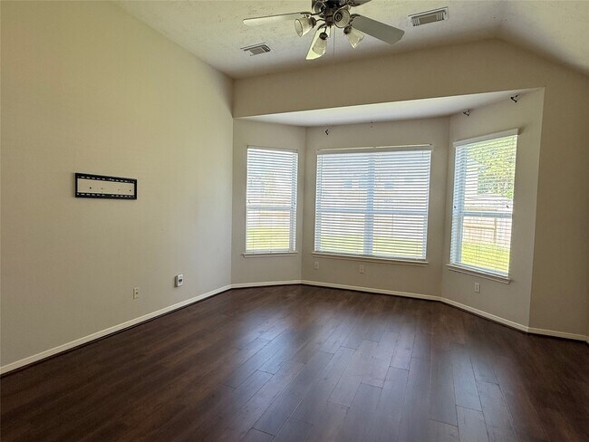 Building Photo - 11605 Bay Ledge Dr